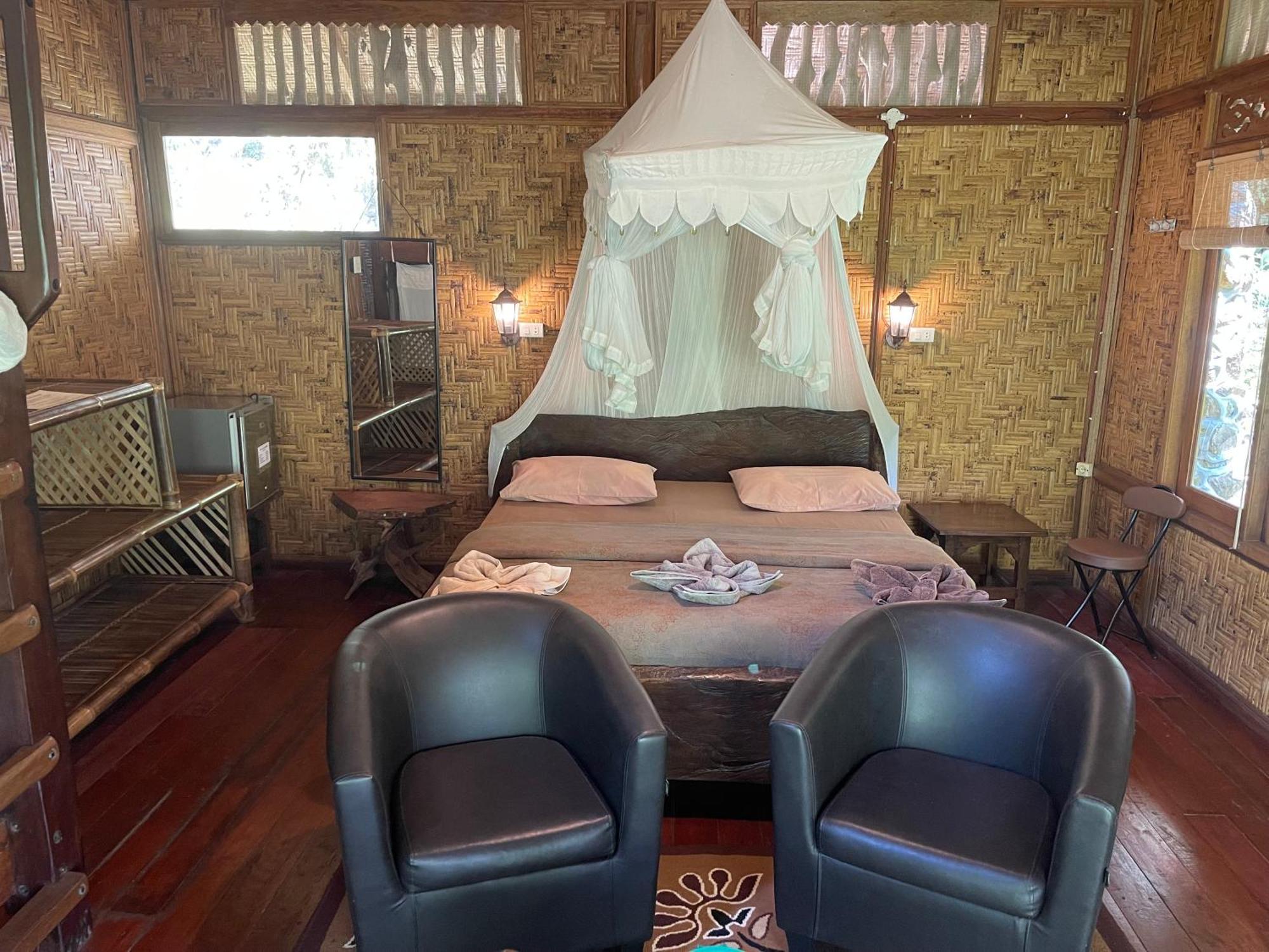Kupu Kupu Garden Guest House & Cafe ブキットラワン エクステリア 写真
