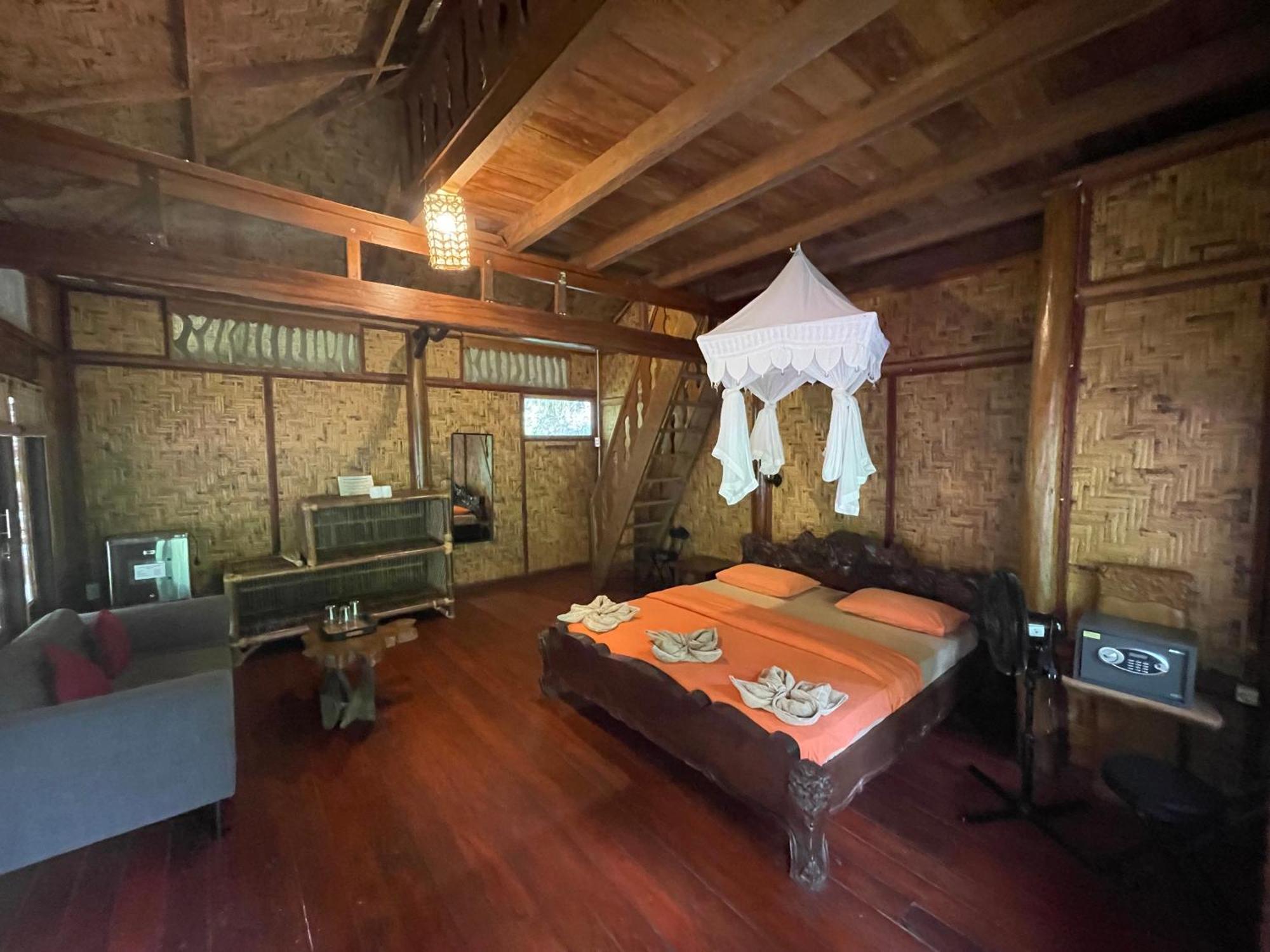 Kupu Kupu Garden Guest House & Cafe ブキットラワン エクステリア 写真