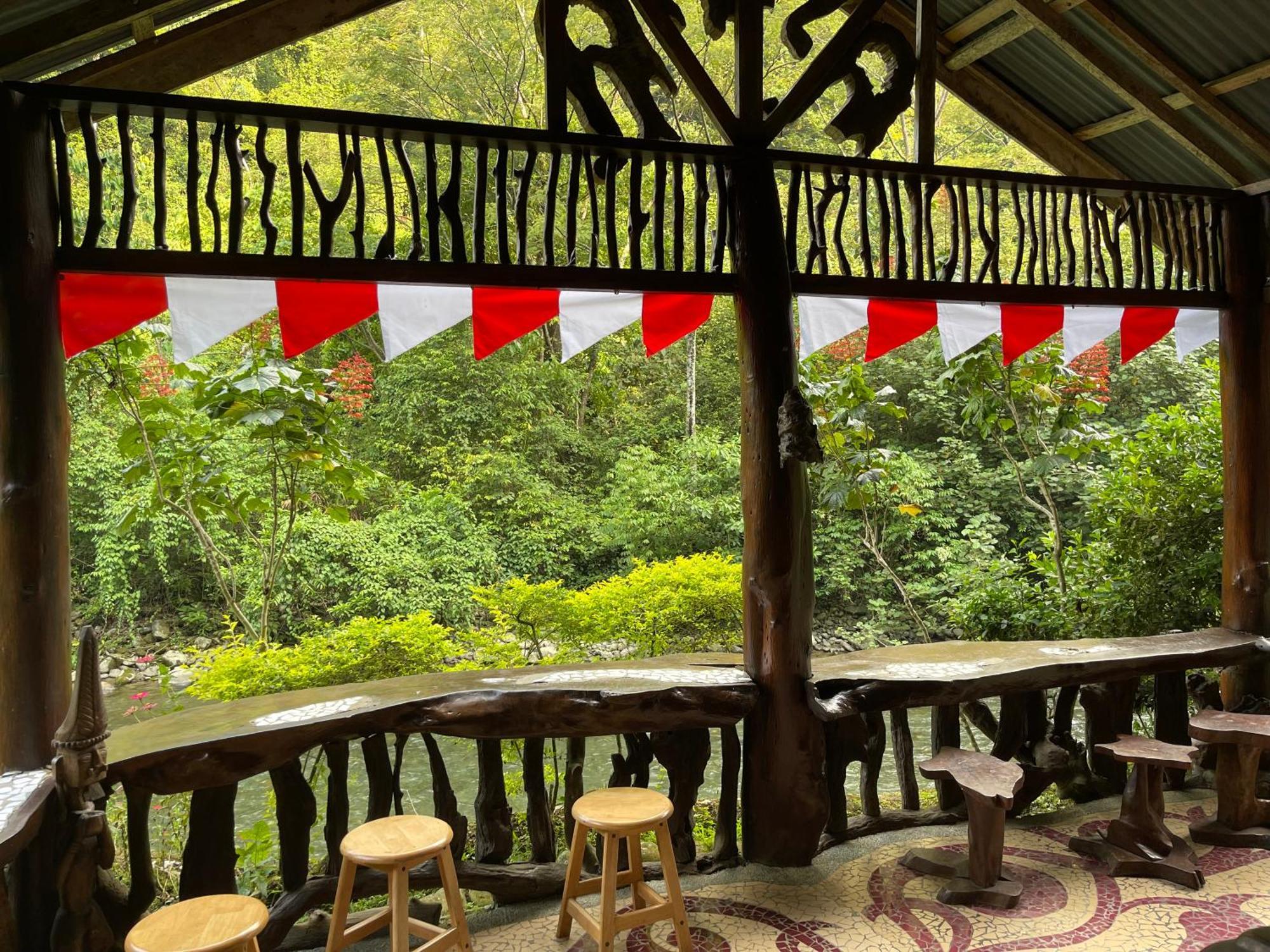 Kupu Kupu Garden Guest House & Cafe ブキットラワン エクステリア 写真