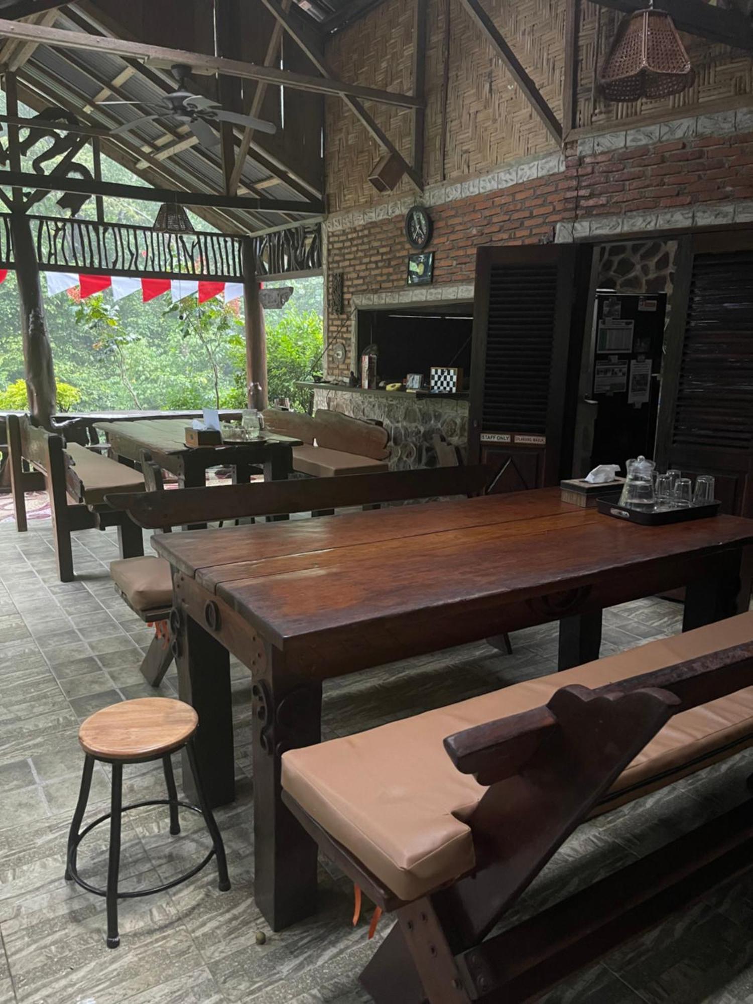 Kupu Kupu Garden Guest House & Cafe ブキットラワン エクステリア 写真