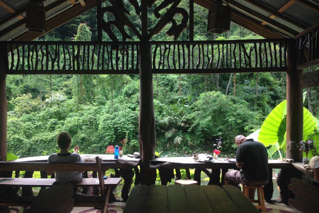 Kupu Kupu Garden Guest House & Cafe ブキットラワン エクステリア 写真