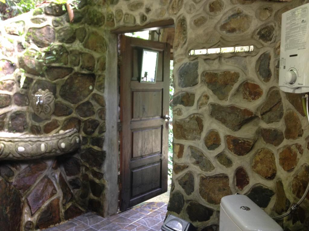Kupu Kupu Garden Guest House & Cafe ブキットラワン エクステリア 写真