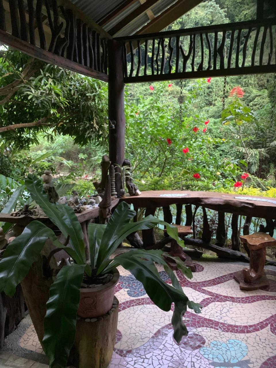 Kupu Kupu Garden Guest House & Cafe ブキットラワン エクステリア 写真