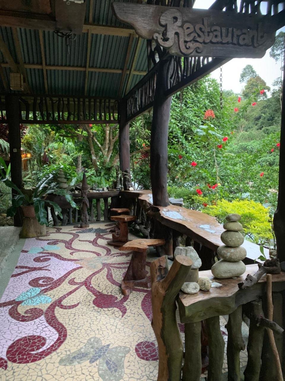 Kupu Kupu Garden Guest House & Cafe ブキットラワン エクステリア 写真