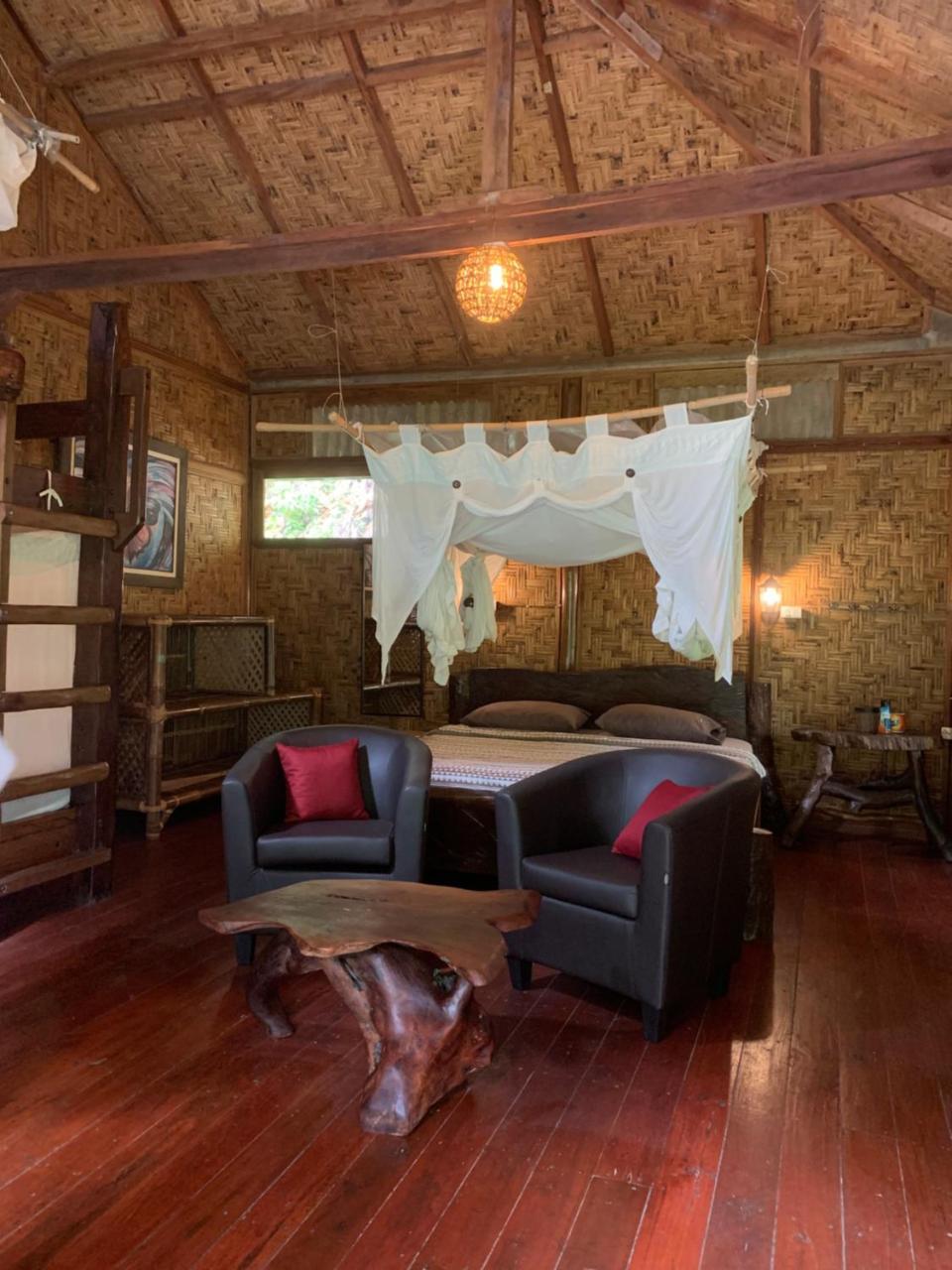 Kupu Kupu Garden Guest House & Cafe ブキットラワン エクステリア 写真